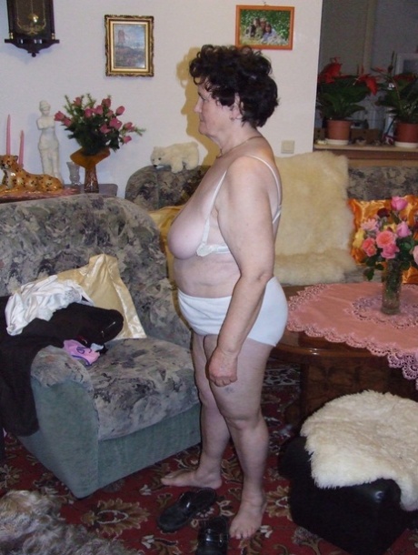 curvy bbw ball licking adult pic