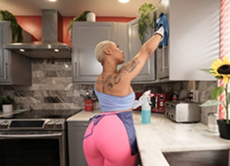 thick lightskin black girl free nude picture
