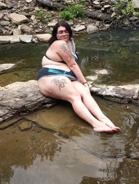 ass clapping a big fat thick booty right after waking up beautiful nude img