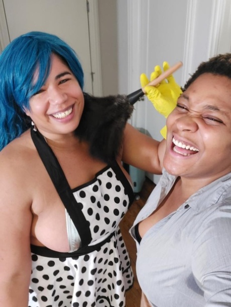 thick latina shitting nude pic