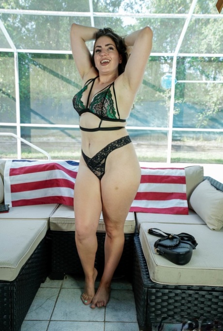 fucking horny chubby woman nude photo