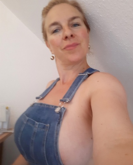 chubby hand full of flower hot naked pics