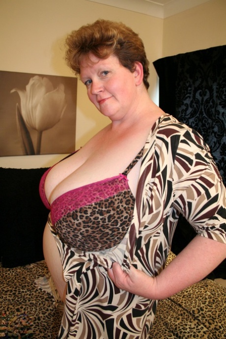 pink haired bbw naked picture