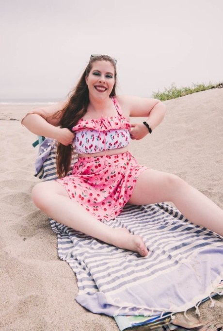 hot fat bitches fucking hot image