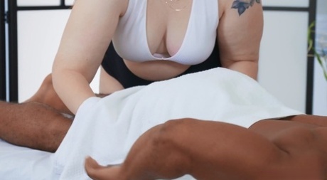 thick indian bhabhi sexy pic