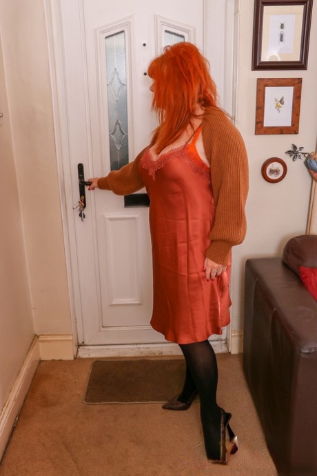 big tit bbw wife fucks barber while she waits for husband nudes image