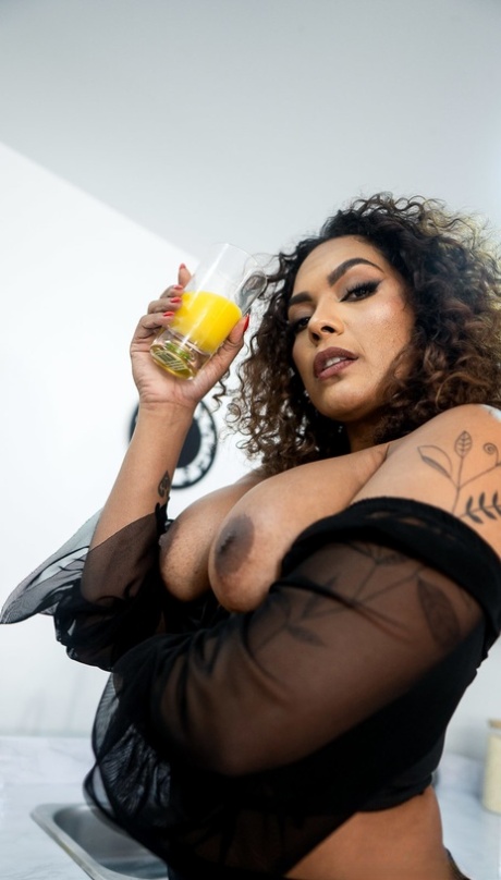 thick mixed race hot pictures