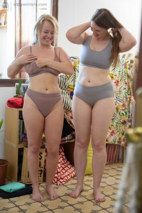 thick blonde gf hot naked picture