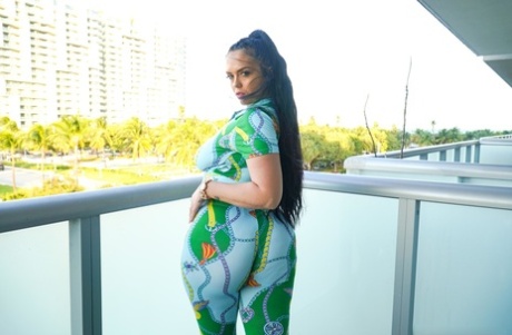 thick canadian pretty pic