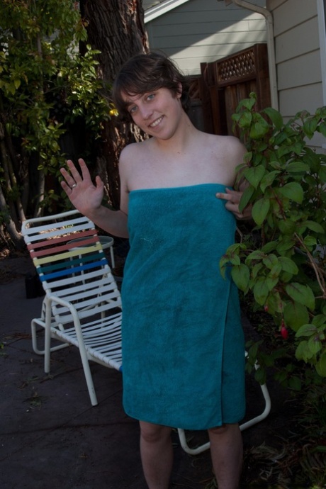 thick les free naked gallery