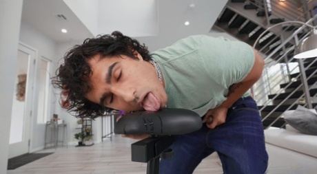 chubby japanese lick penis and fuck porno gallery