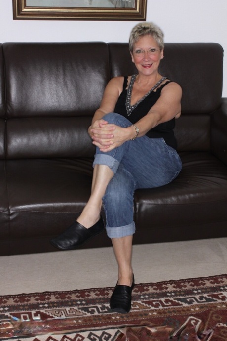 this chubby mature woman in sexy stockings wants to suck hot sexy picture