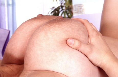 bbw mom loves to show off for me naked pic