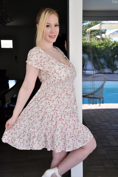slim thick lightskin baddie porno pictures