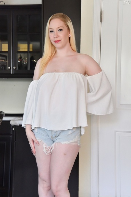 pale brunette bbw top pics