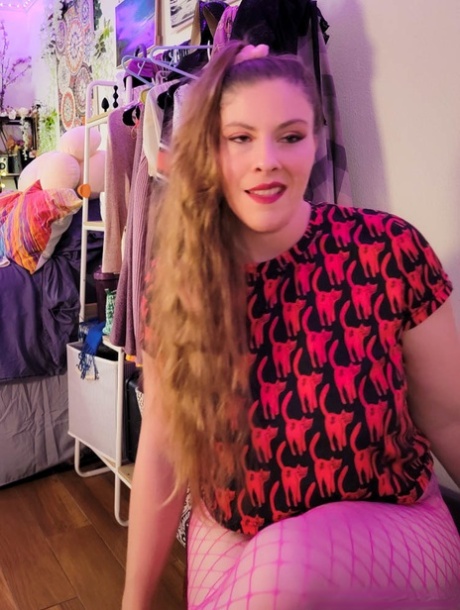 woman shakes her big ass in a red dress porn photos
