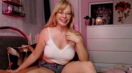 short curvy gf selfish hot naked gallery