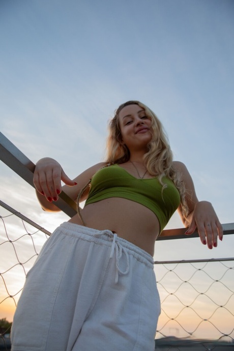 curvy girl wetting herself pretty gallery