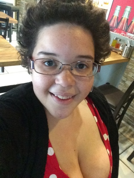 chubby peeing in public nudes gallery