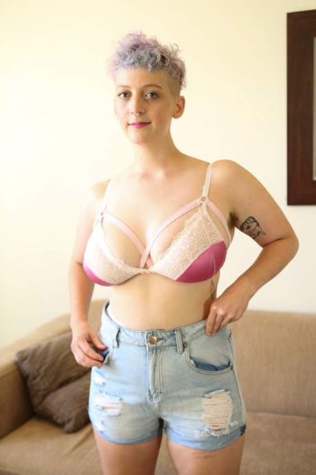 curvy lesbian scissor free photo