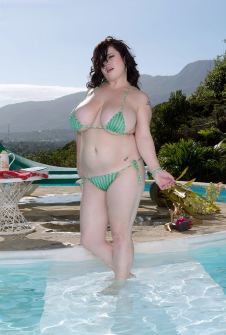 bbw undressing free porn pictures
