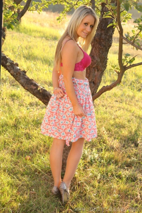 chubby lesbian tribbing mpeg art nude pics